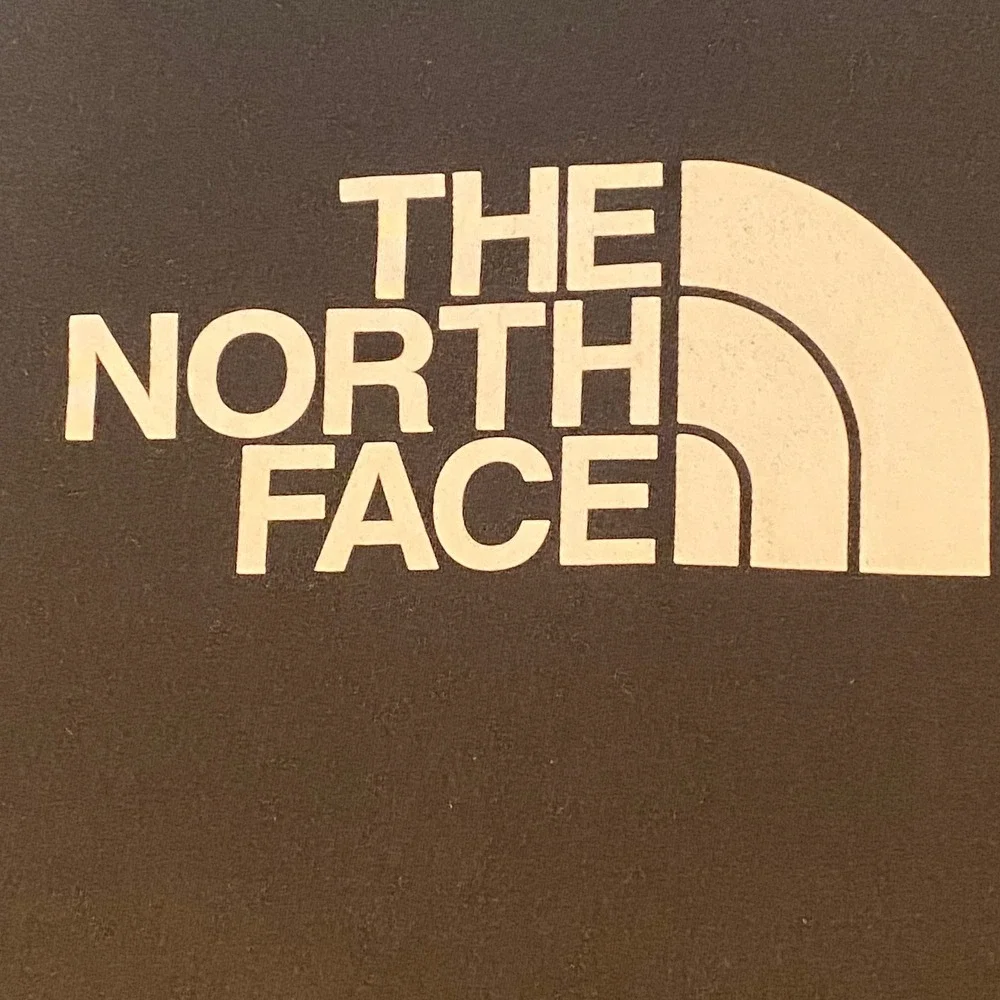The North Face Mens Black Graphic Logo T-Shirt Classic Fit Medium Cotton Tee